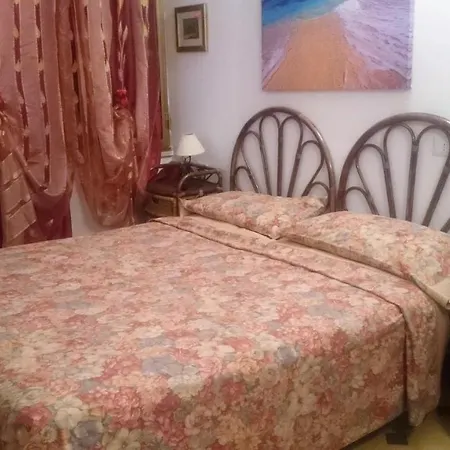 Porto Pino Mimosa Vila *