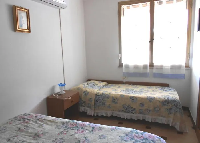 Porto Pino Mimosa Villa *